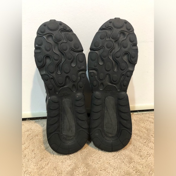 Nike Air Max 270 React Black Oil Grey Size 9.5 - Picture 11 of 11